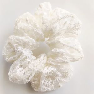 فروش اینترنتی کش موی اسکرانچی دخترانه گیپور شیک و لطیف برای مهمانی و استایل روزانه