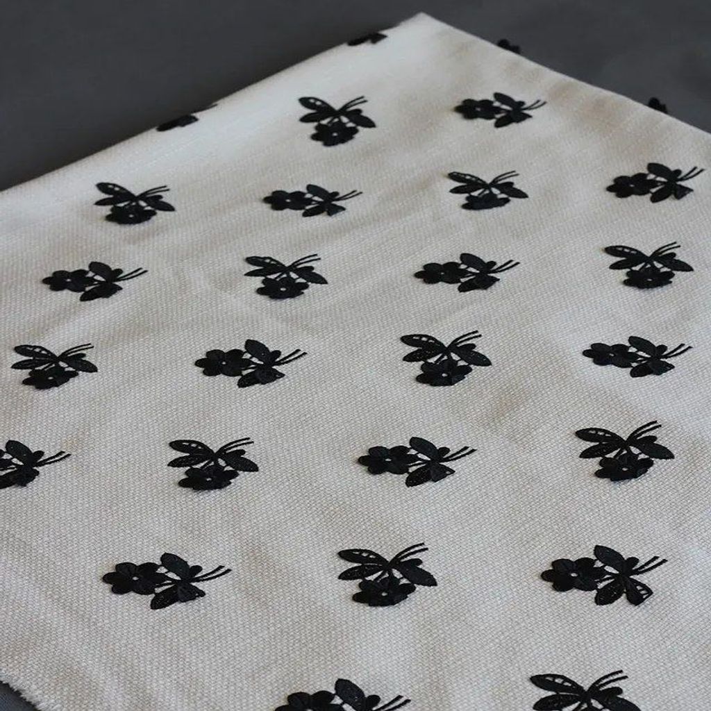 خرید اینترنتی قیمت پارچه شنل گل برجسته