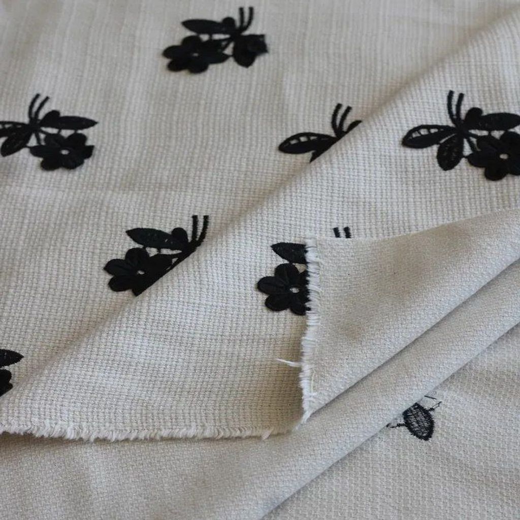 خرید اینترنتی قیمت پارچه شنل گل برجسته