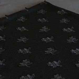 خرید اینترنتی قیمت پارچه شنل گل برجسته