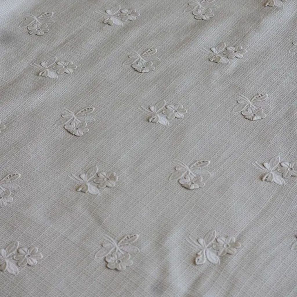 مشخصات پارچه شنل گل برجسته