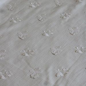 مشخصات پارچه شنل گل برجسته