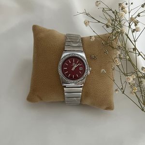 مشخصات ساعت امگا  زنانه