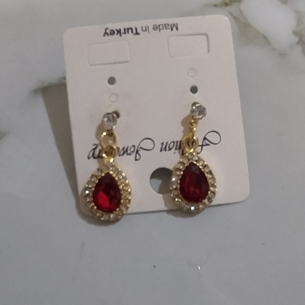 خرید اینترنتی گوشواره میخی مراقبتی نگین دار ترند ترکیه