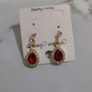 خرید اینترنتی گوشواره میخی مراقبتی نگین دار ترند ترکیه