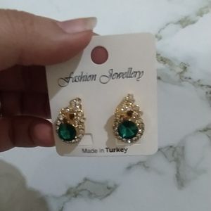 فروش اینترنتی گوشواره میخی مراقبتی نگین دار ترند ترکیه