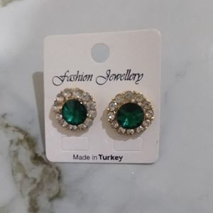 خرید آنلاین گوشواره میخی مراقبتی نگین دار ترند ترکیه