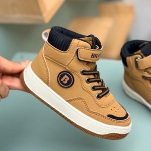 قیمت کتونی بچگانه نیم ساق طرح Brave از AMG کد 4080502