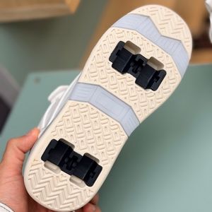 خرید اینترنتی قیمت کتونی بچگانه اسکیتی چراغدار چسبی از Kids کد 4080504