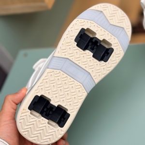 قیمت ارزان کتونی بچگانه اسکیتی چراغدار چسبی از Kids کد 4080504