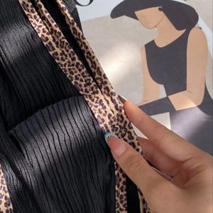 خرید انلاین شال پلیسه برشکا مشکی حاشیه پلنگی