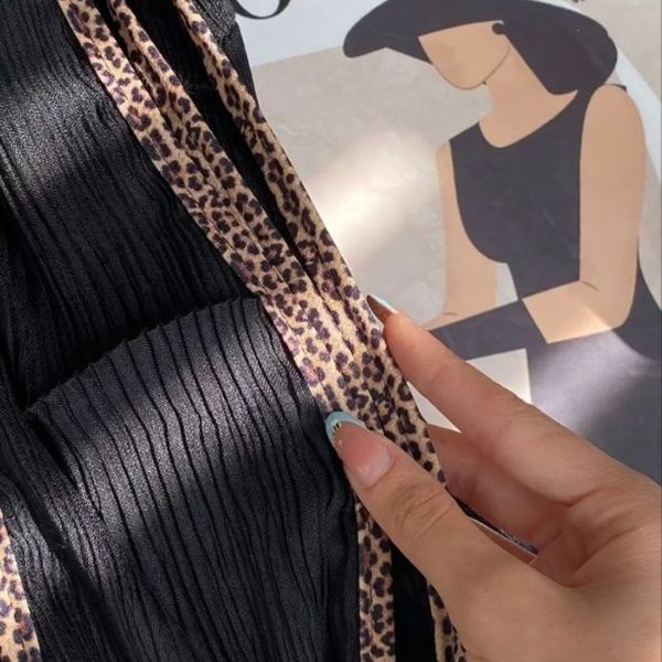 شال پلیسه برشکا مشکی حاشیه پلنگی