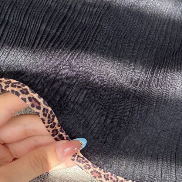 شال پلیسه برشکا مشکی حاشیه پلنگی