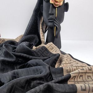 شال ژاکارد حاشیه طلایی