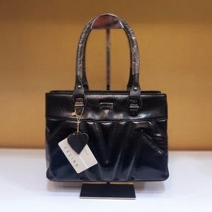 کیف زنانه مشکی چرمی