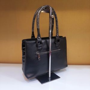 مشخصات کیف زنانه مشکی چرمی