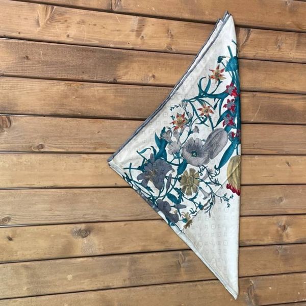 روسری ابریشم ژاکارد دور دست دوز قواره 110 مجلسی