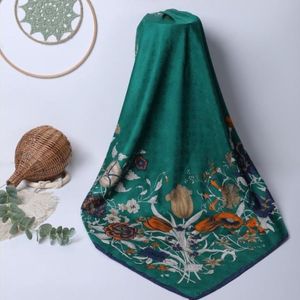 روسری ابریشم ژاکارد دور دست دوز قواره 110 مجلسی