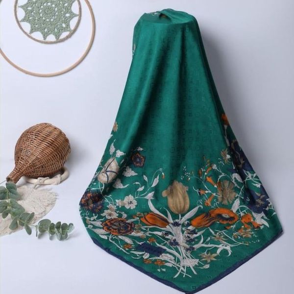 روسری ابریشم ژاکارد دور دست دوز قواره 110 مجلسی