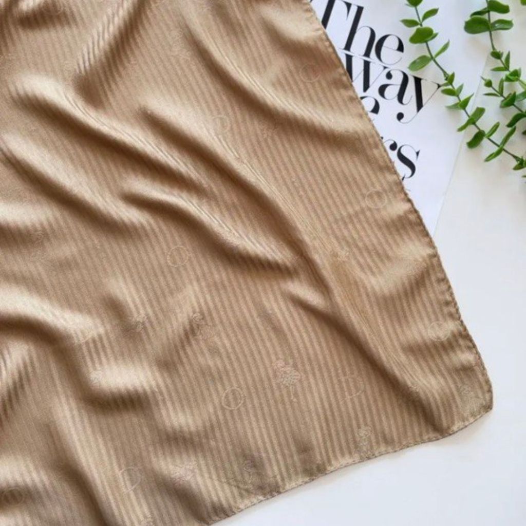 قیمت ارزان روسری مشکی ژاکارد مات طرحدار قواره 115 سانتی