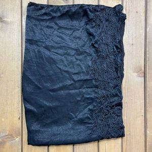 مشخصات شال ابریشم کوپرا گلدوزی شده مشکی مجلسی