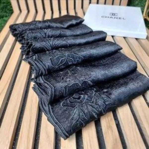 شال ابریشم کوپرا گلدوزی شده مشکی مجلسی