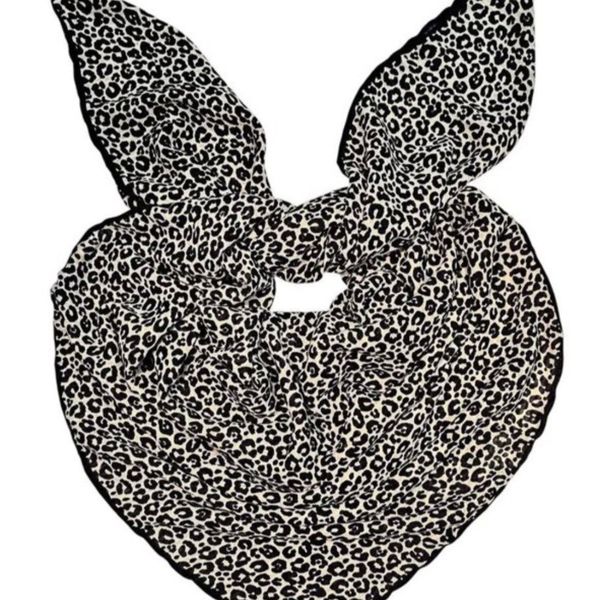 روسری نخ ژاکارد چهارفصل قواره 95 سانت