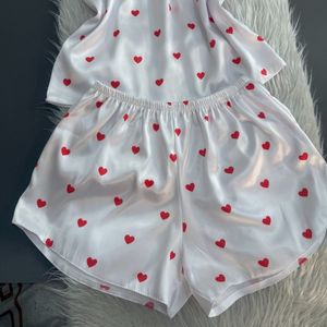 فروش اینترنتی تاپ و شلوارک ساتن قلبی❤