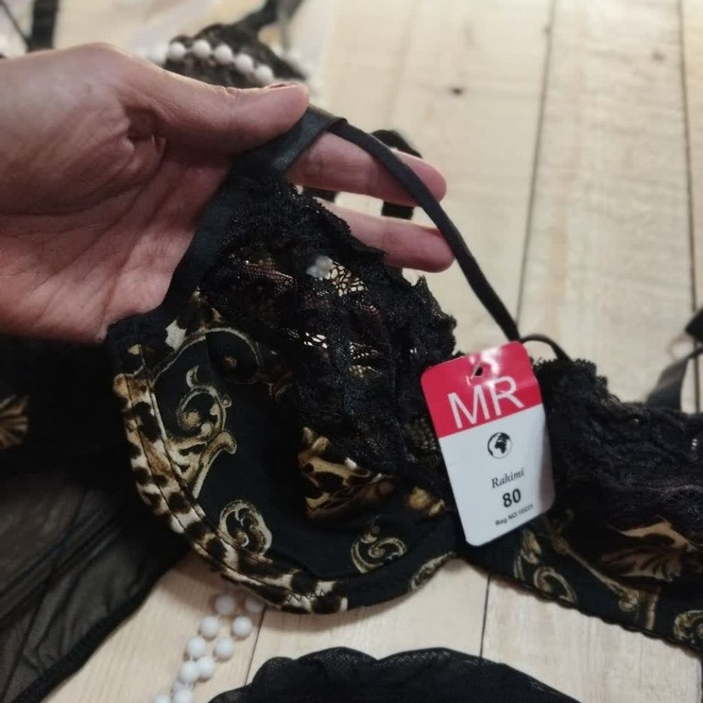 مشخصات ست شورت و سوتین فنردار گیپوری زنانه st63y