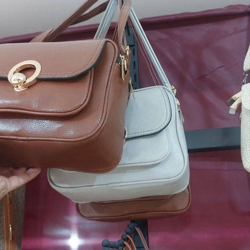 خرید اینترنتی کیف دوشی زنانه چرم مصنوعی جادار و شیک کیف اداری و روزمره