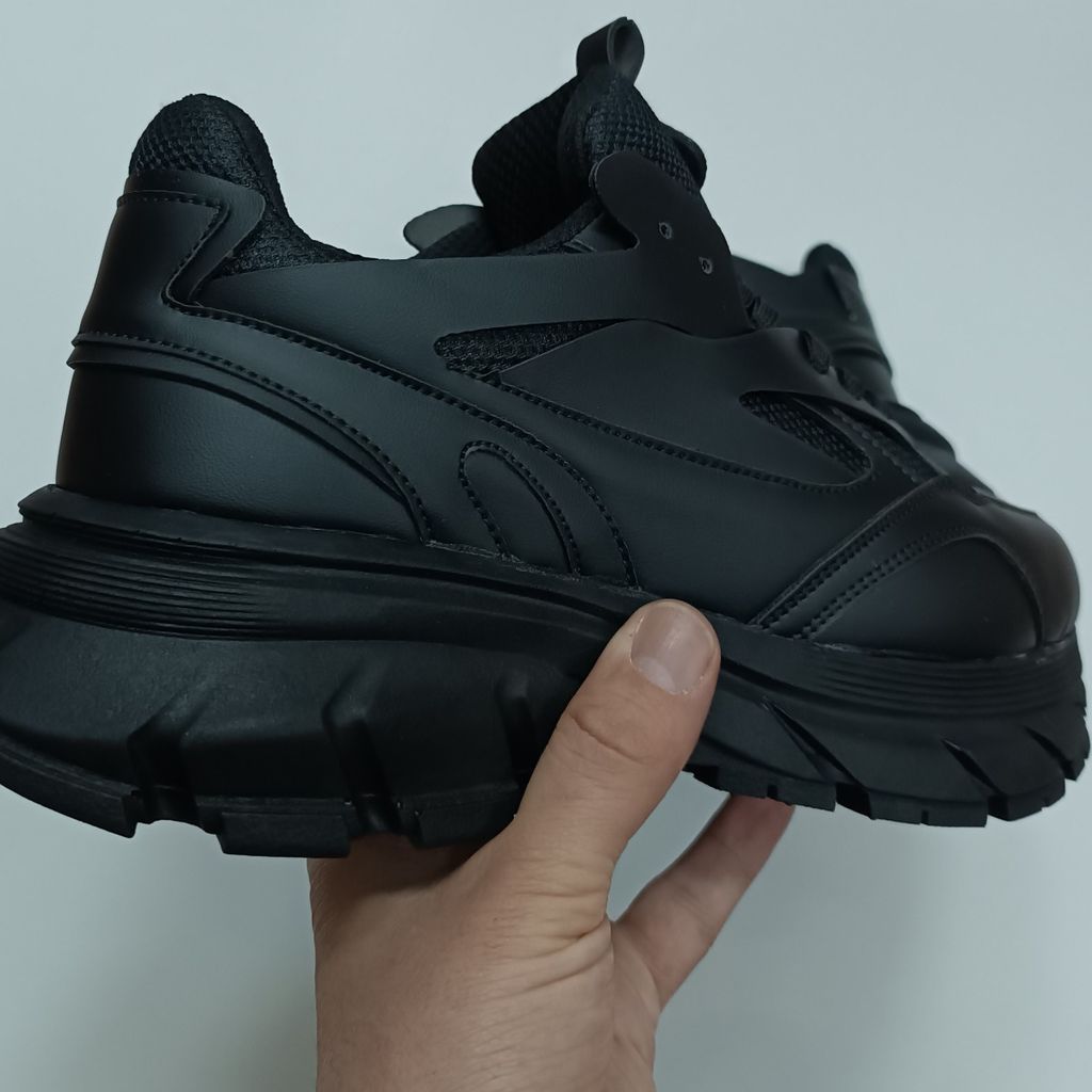 مشخصات کتونی مردانه چانکی برشکا تمام مشکی