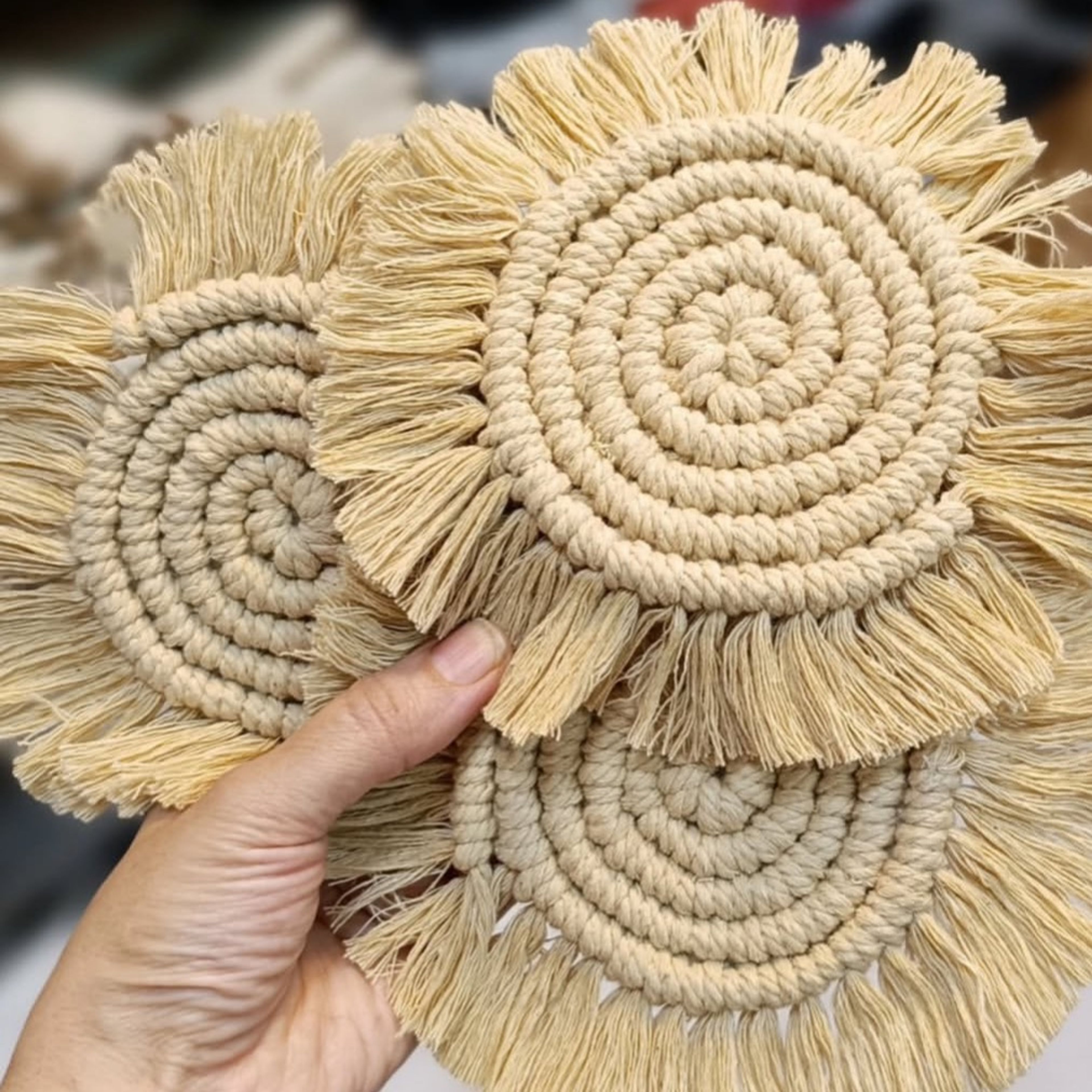 خرید اینترنتی مجموعه سه عددی زیر لیوانی مکرومه