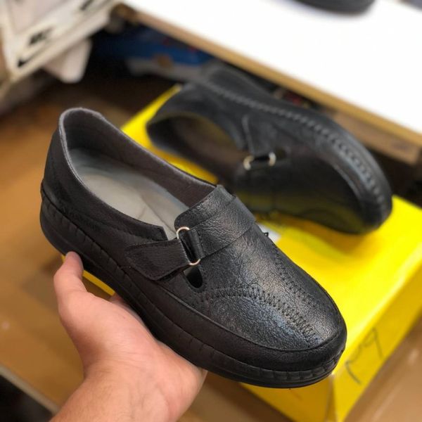 کفش طبی چرم زنانه چسبی رنگ مشکی