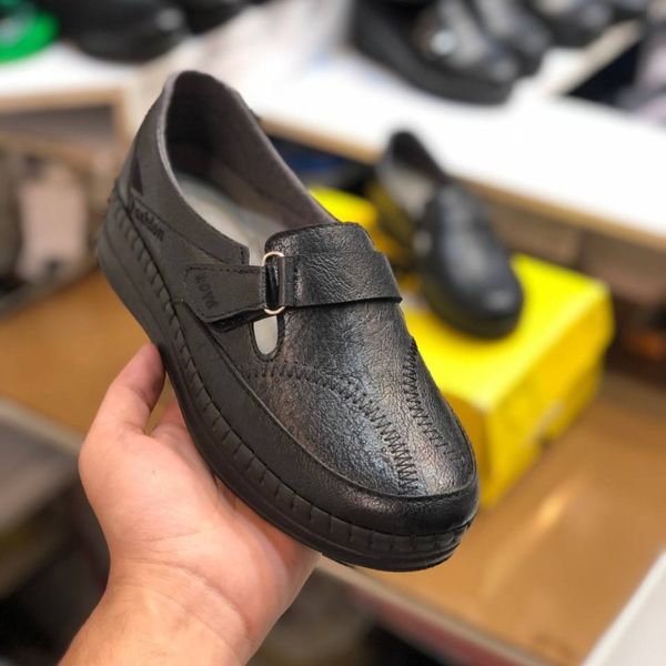 کفش طبی چرم زنانه چسبی رنگ مشکی