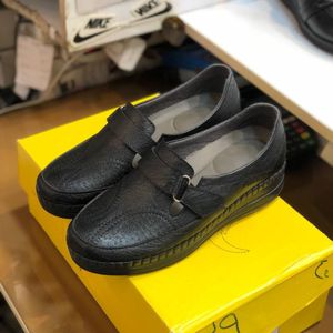 قیمت کفش طبی چرم زنانه چسبی رنگ مشکی