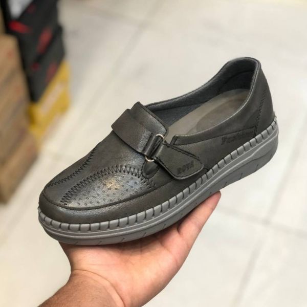 کفش طبی چرم زنانه چسبی رنگ طوسی