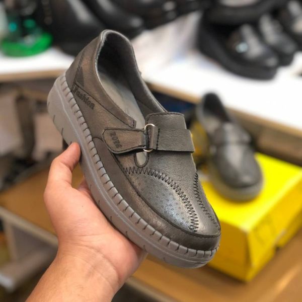 کفش طبی چرم زنانه چسبی رنگ طوسی