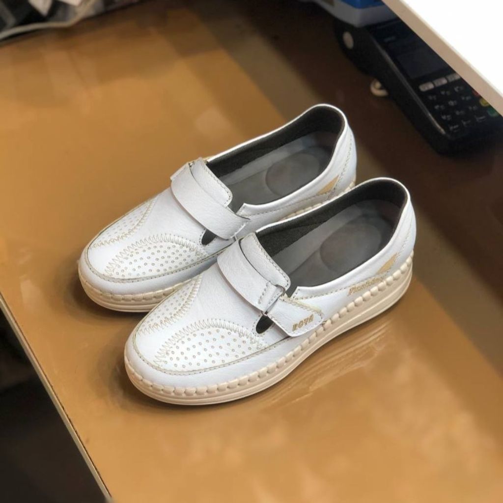 فروش اینترنتی کفش طبی چرم زنانه چسبی رنگ سفید