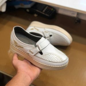 فروش اینترنتی کفش طبی چرم زنانه چسبی رنگ سفید