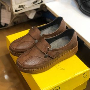 خرید انلاین کفش طبی چرم زنانه چسبی رنگ گردویی