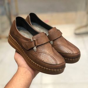 کفش طبی چرم زنانه چسبی رنگ گردویی