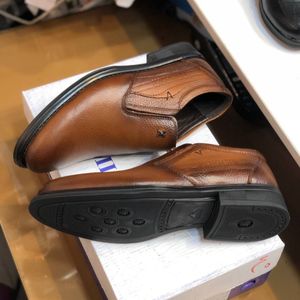 خرید اینترنتی کفش چرم مردانه مجلسی مدل رخشی رنگ عسلی