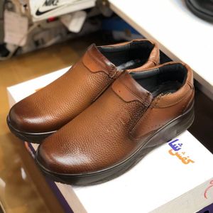خرید آنلاین کفش چرم طبی مردانه طرح کلارک رخشی عسلی