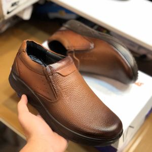 مشخصات کفش چرم طبی مردانه طرح کلارک رخشی عسلی
