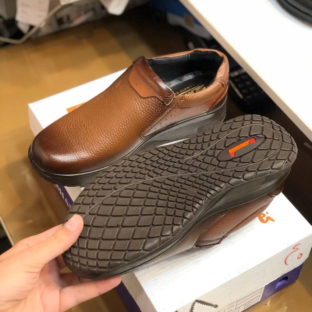 قیمت کفش چرم طبی مردانه طرح کلارک رخشی عسلی