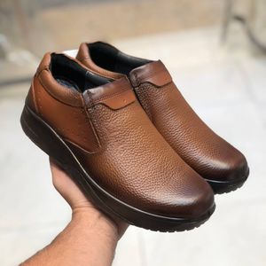 کفش چرم طبی مردانه طرح کلارک رخشی عسلی