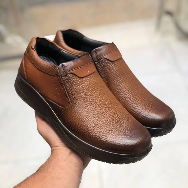 کفش چرم طبی مردانه طرح کلارک رخشی عسلی