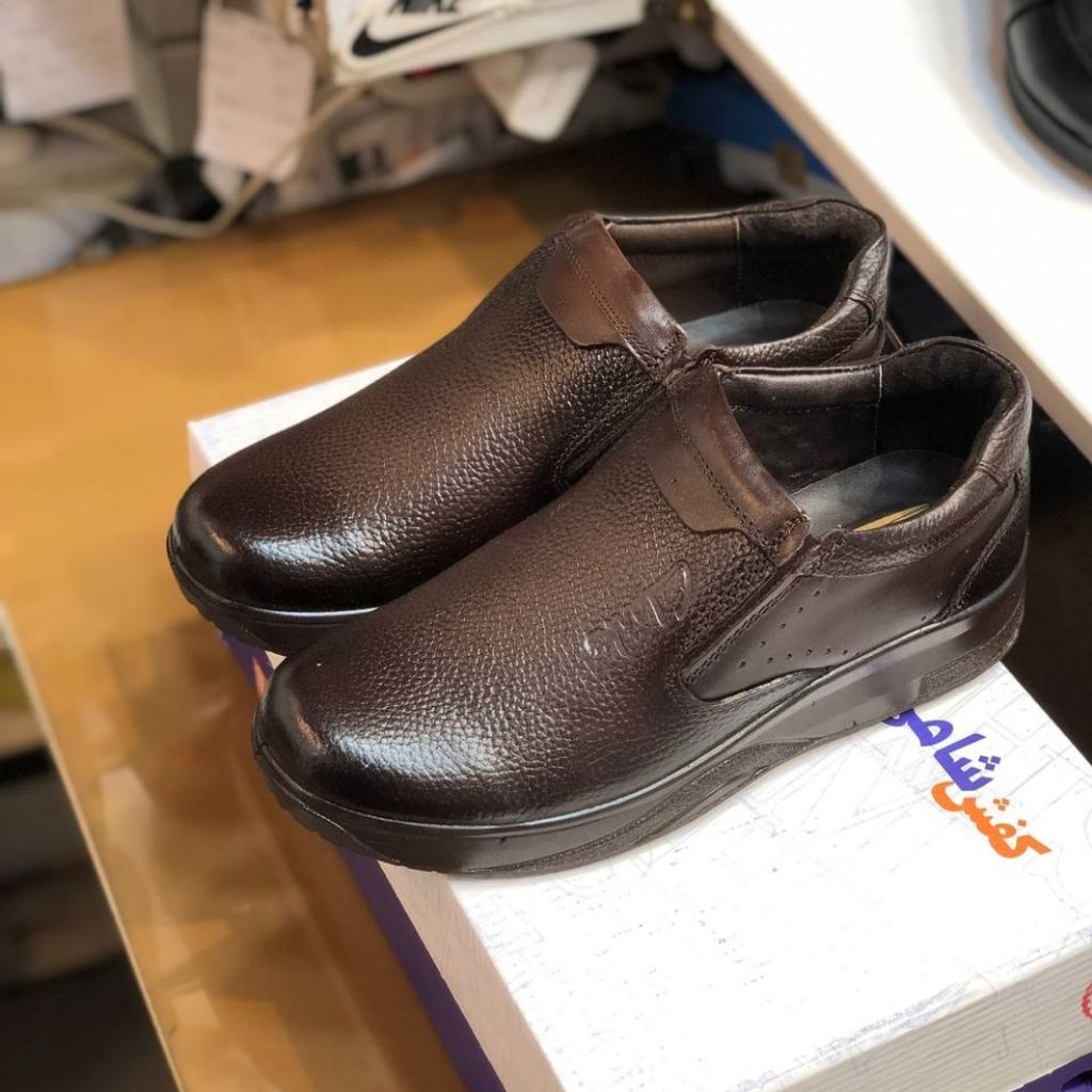 قیمت کفش چرم طبی مردانه طرح کلارک رخشی سوخته