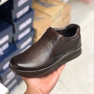 مشخصات کفش چرم طبی مردانه طرح کلارک رخشی سوخته
