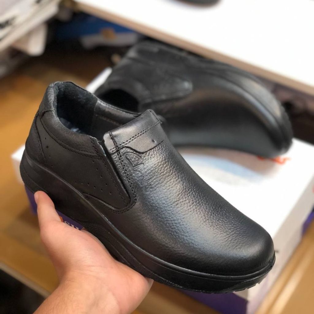 قیمت ارزان کفش چرم طبی مردانه طرح کلارک رخشی مشکی